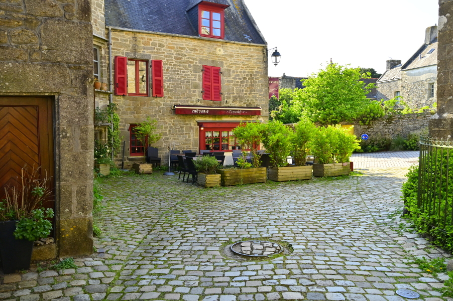 La crêperie l'Epoké dans la vieille ville de Pont-Croix en Bretagne