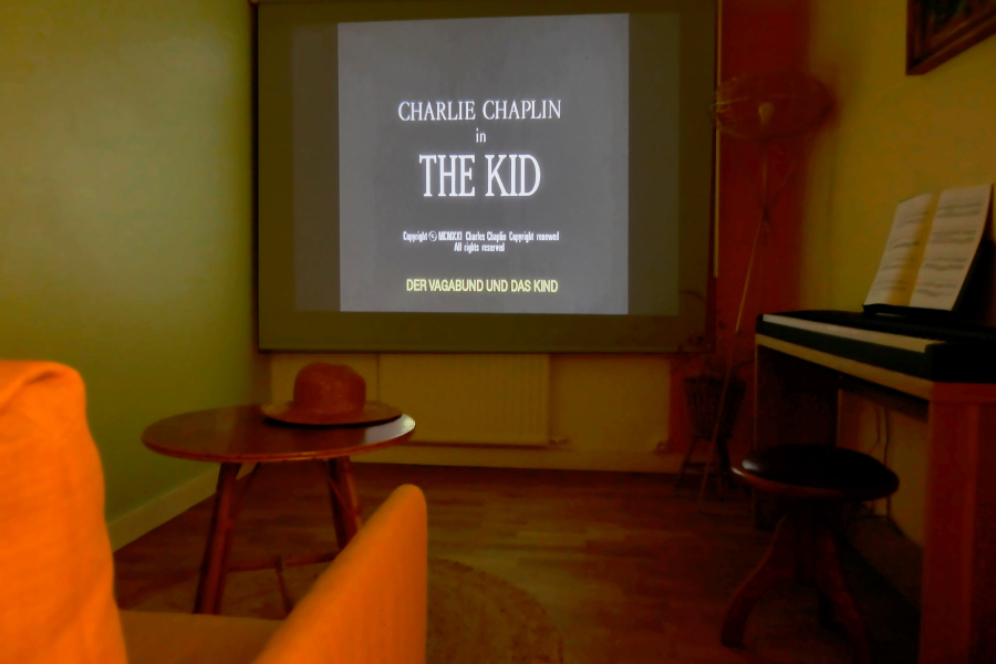 Salle de home-cinéma dans la maison de vacances Ti Bili à Plouhinec dans le sud de la Bretagne