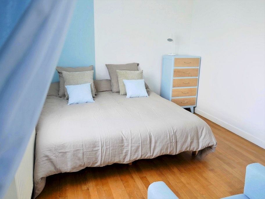 Chambre double avec grand lit King Size dans le gîte Ti Bili dans la baie d'Audierne
