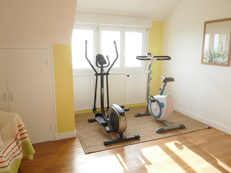 La salle de sport avec vélos de la maison de vacances Ti Bili dans le Finistère sud